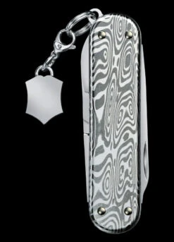 Victorinox Classic SD Brilliant Damascus 16 Victorinox Classic SD Brilliant Damascus -Outdoor Store BMC 0622134.2 33746.1671193496.1280.1280 21413.1671207008