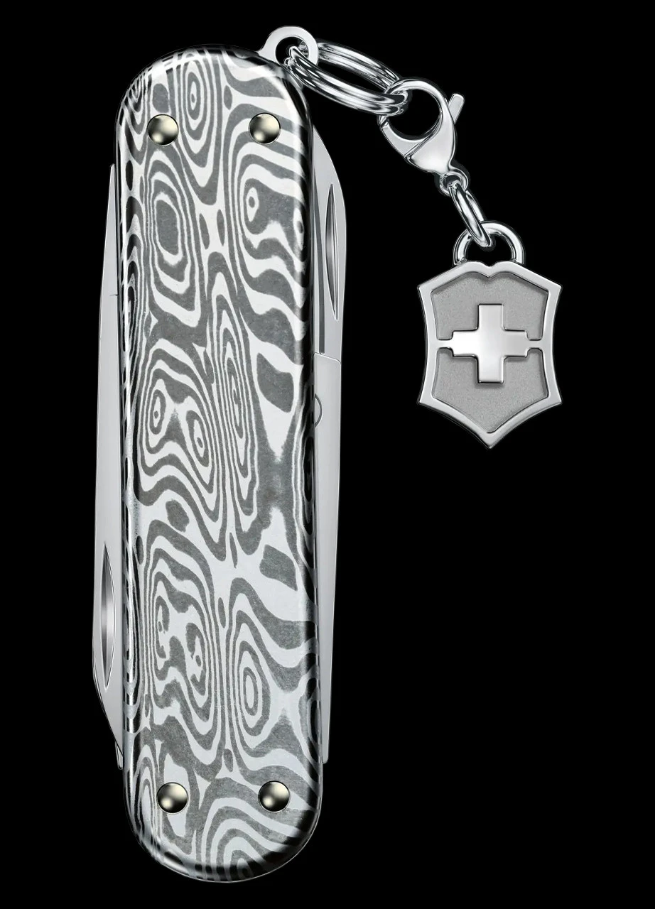 Victorinox Classic SD Brilliant Damascus 6 Victorinox Classic SD Brilliant Damascus - Image 4